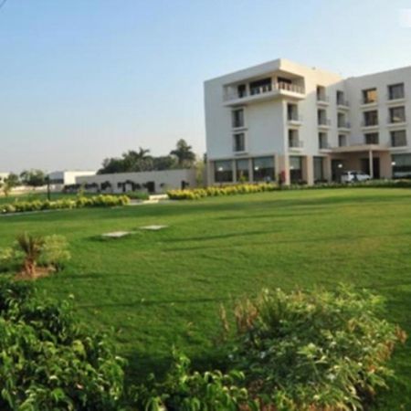 Hotel Krsna Lila By The Blues Sānand Exterior foto